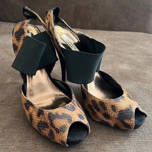 🌴Simply Vera Vera Wang open toe leopard heels
